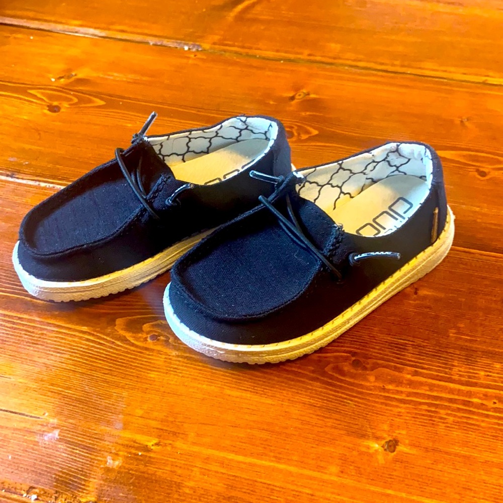 Toddler size 7 Hey Dudes